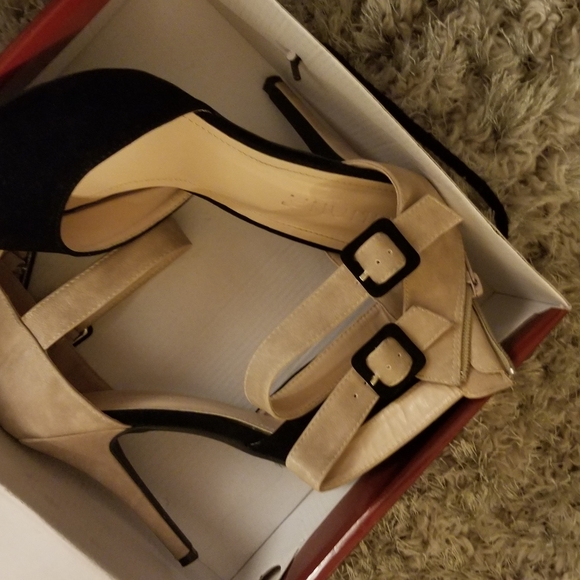 Sandals - Picture 6 of 7